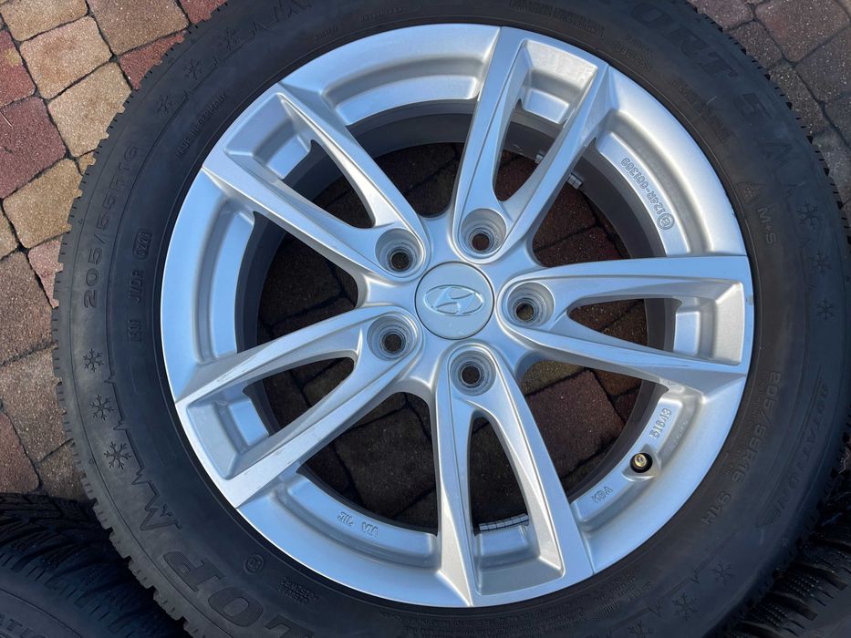 3998. Koła zimowe Hyundai i30 Kia Ceed 5x114.3 205/55/16 Dunlop 2021r