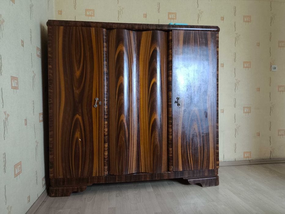 Szafa kredens z nadstawką stół z krzesłami PRL