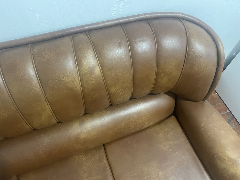 Sofa cama em pele
