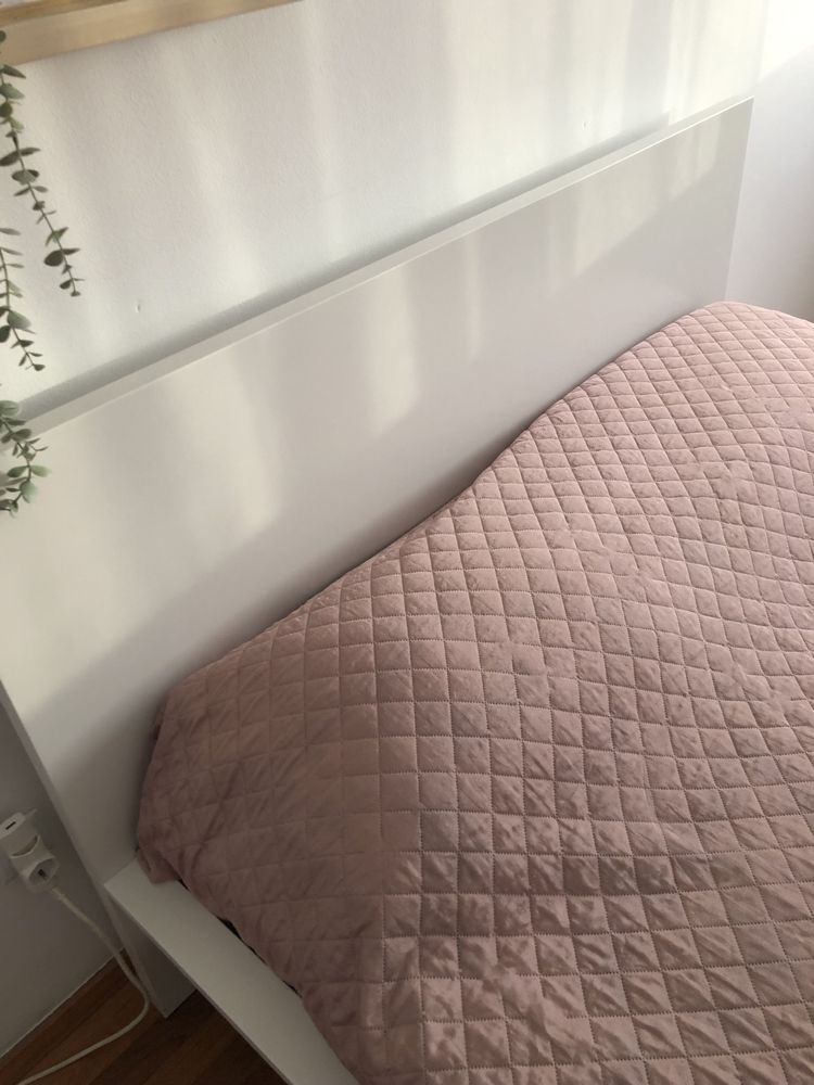 Cama de casal com estrado