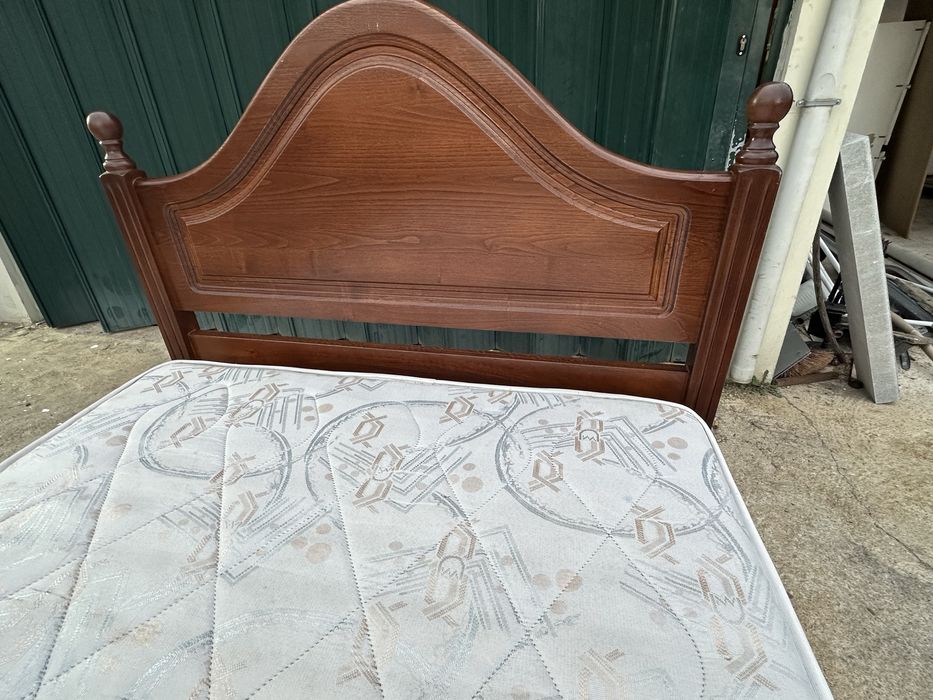 Cama solteiro + colchão incluido