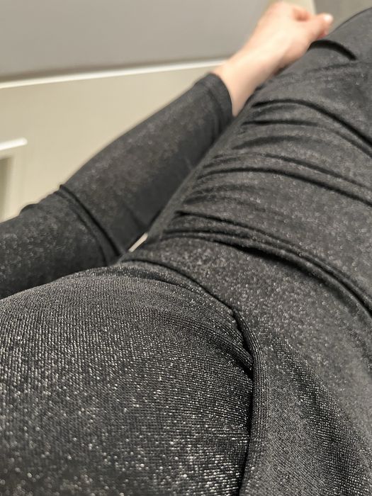 Czarna dopasowana sukienka na sylwestra/imprezę/urodziny błyszcząca, S