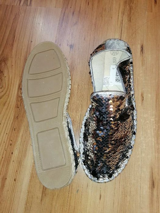 Продам еспадрильи , очень красивые