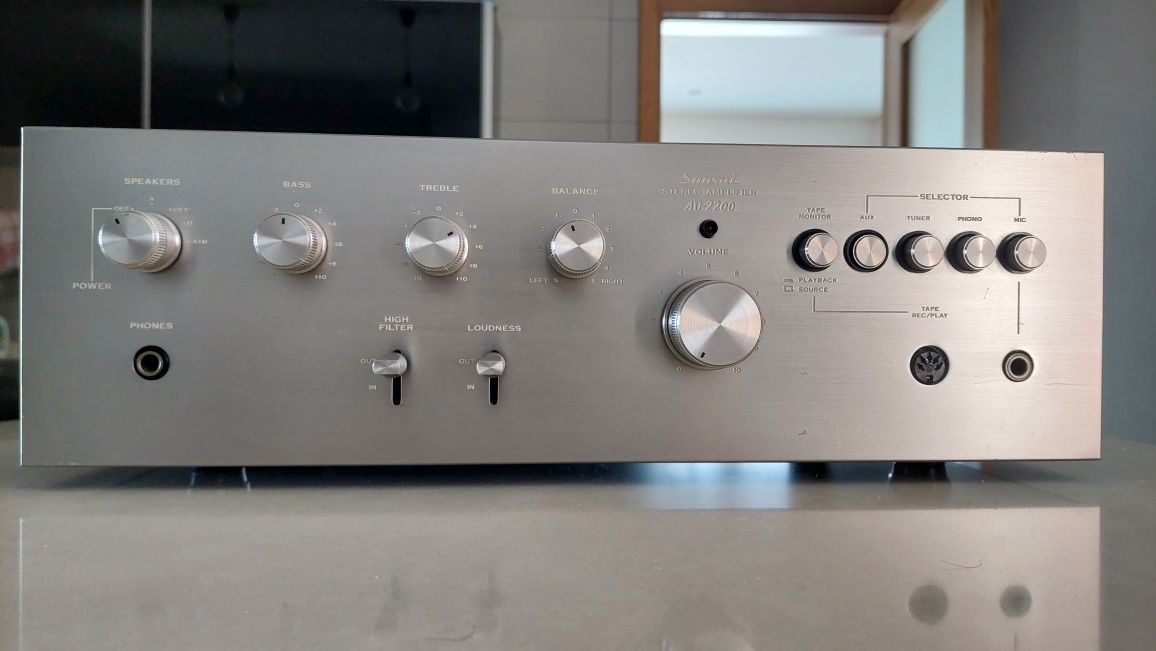 Amplificador stereo vintage marca Sansui