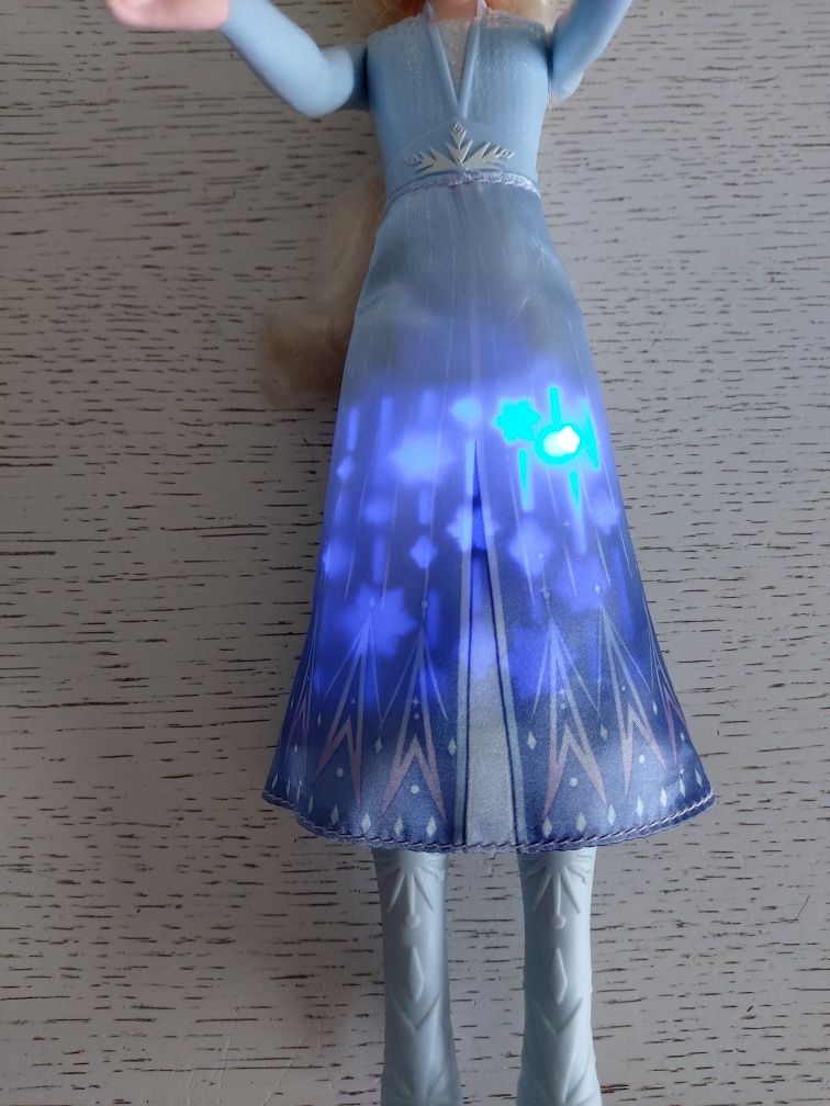 Świecącą Elsa z Krainy Lodu Hasbro