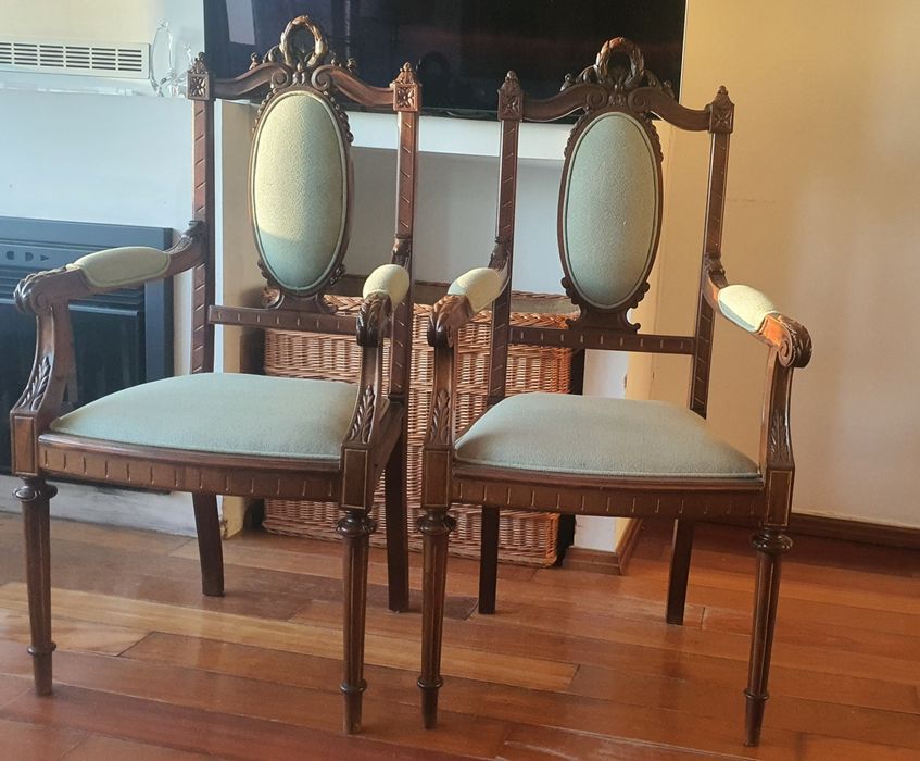 Canapé e cadeiroes.  550€