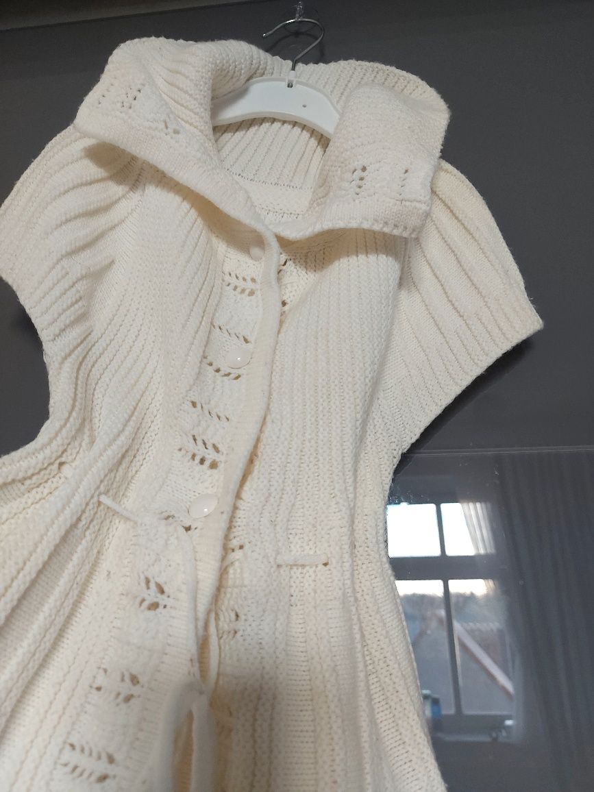 Śmietankowy bezrękawnik elegancka kamizelka r.116/122