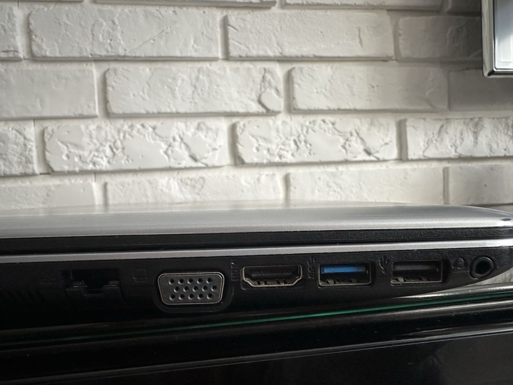 Laptop ASUS R541N
