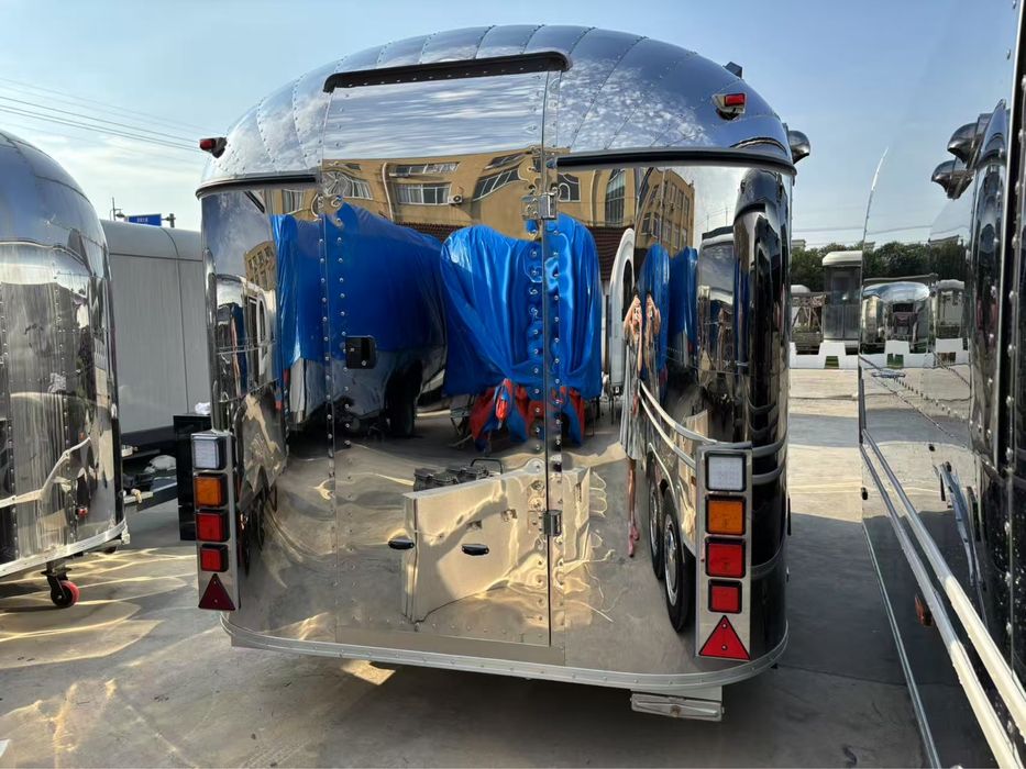 Food Truck em inox espelhado