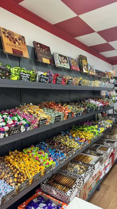 Стелажі для магазинів, хлібні та кондитерські стелажі.