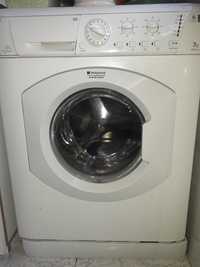 Máquina de lavar roupa marca Hotpoint Ariston avariada