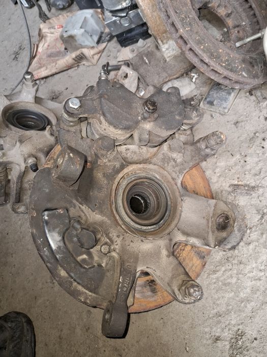 Цапца,Поворотний кулак Nissan Terrano 2 2,7 3.0,Розборка,шрот,запчасті
