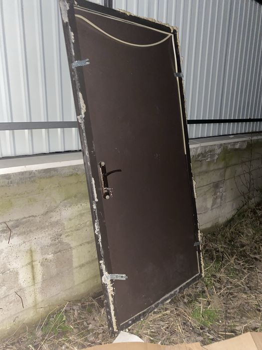 Продам двері металеві