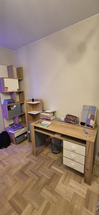 fajny komplet mebli młodzieżowych - biurko, półka, szafka