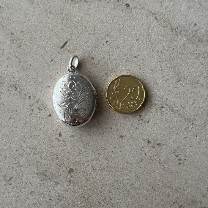 Medalhão de senhora em prata portuguesa como novo