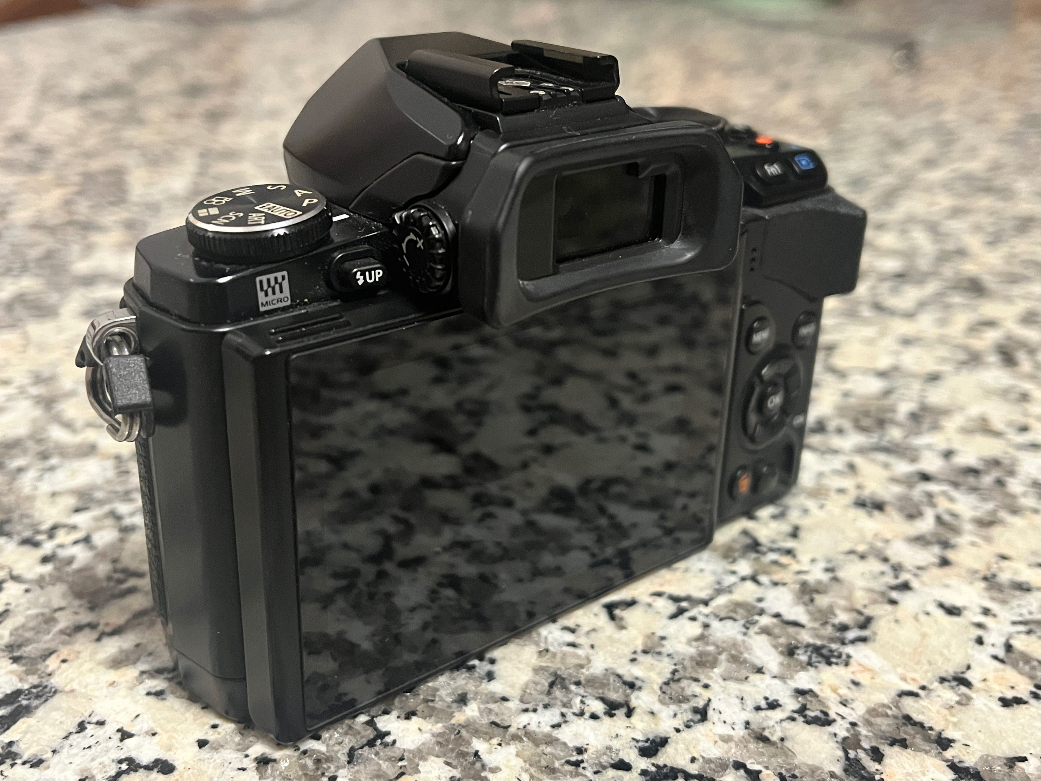 Olympus OM-D E-M10