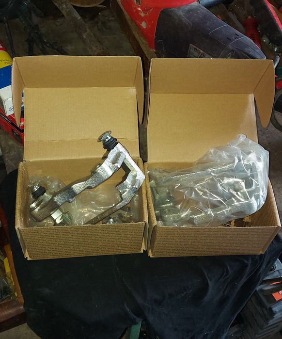 Скоби задніх супортів Ford Transit 2006-2013