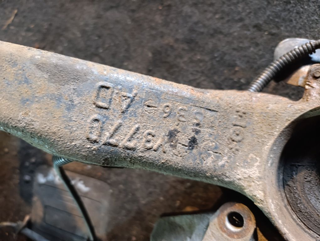 Zwrotnica piasta lewa zawieszenie audi A6 C5 a4 b5 volkswagen passat B