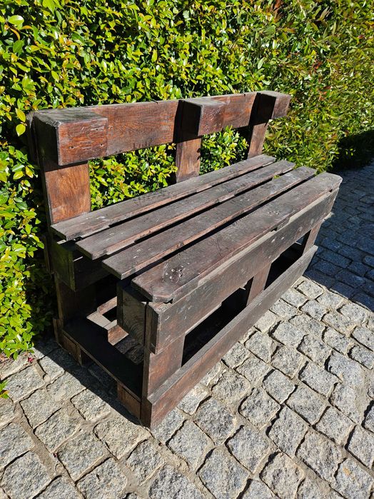 Banco de Jardim construido com paletes