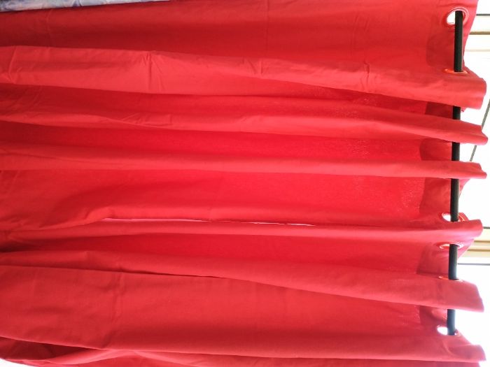 2 cortinados usados mas em muito bom estado.