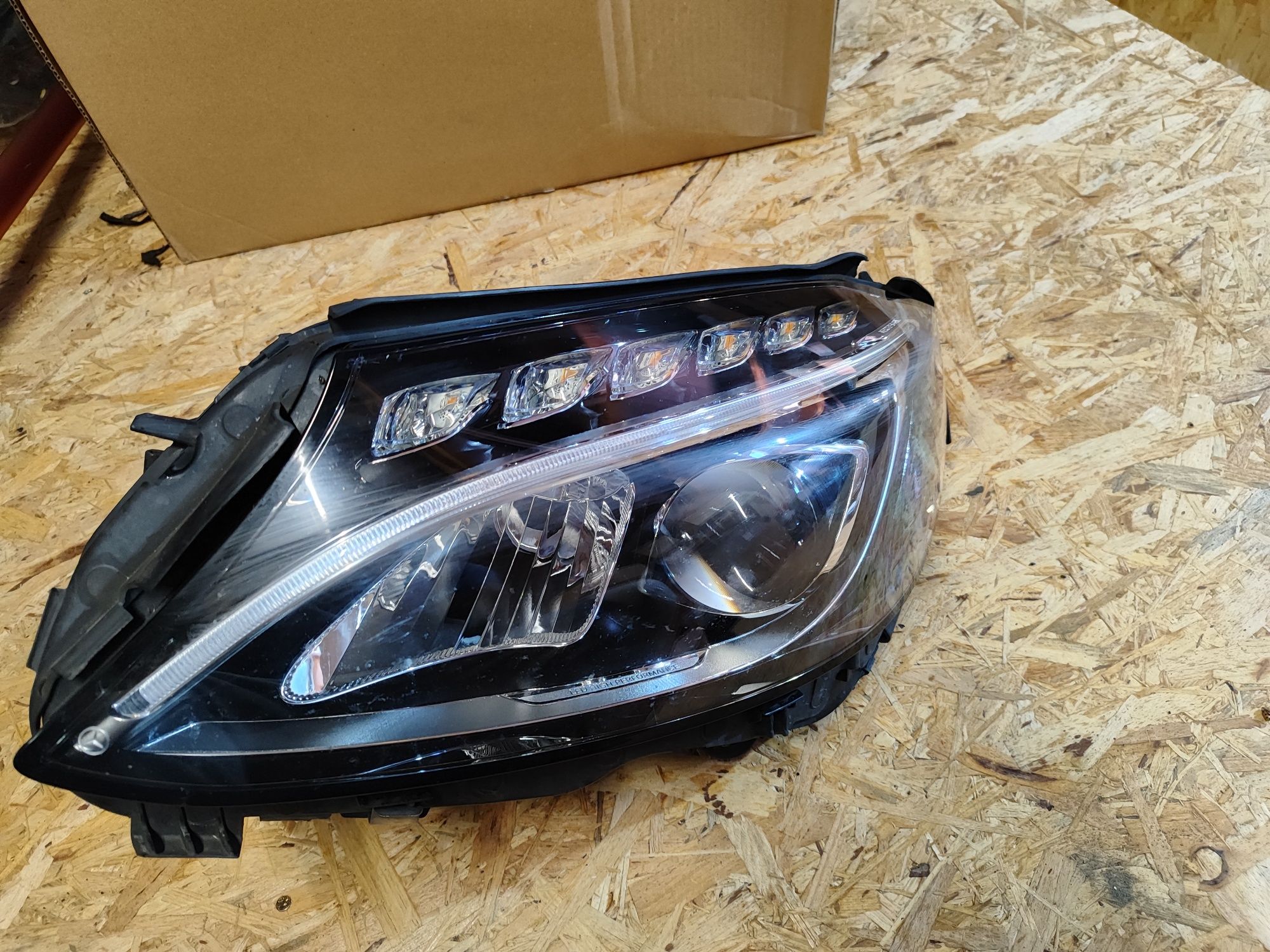 Lampa lewa Mercedes C w 205 led