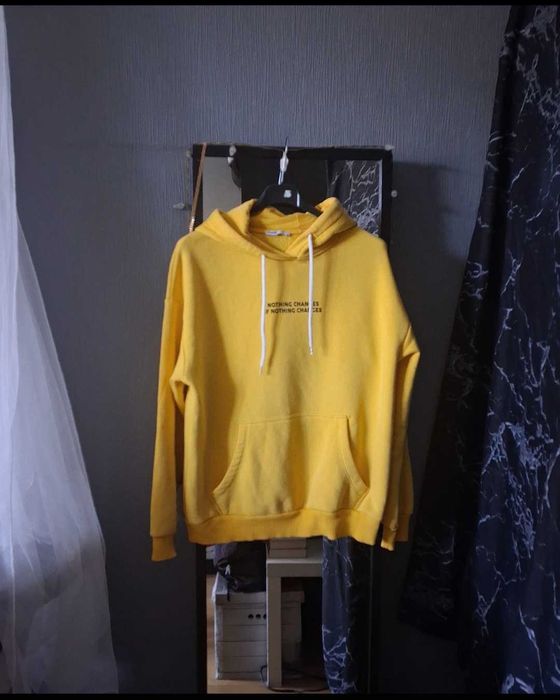 Żółta bluza z kapturem Cropp