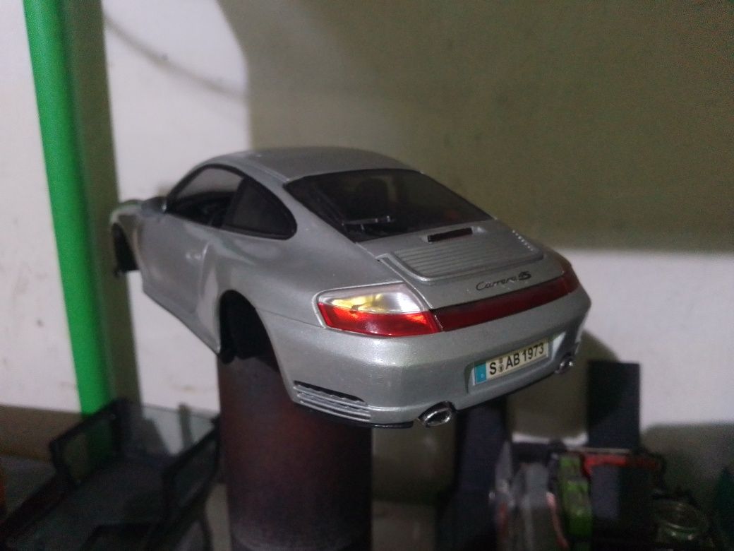 Miniatura 1/18 - peças Porsche 911 Carrera 4s