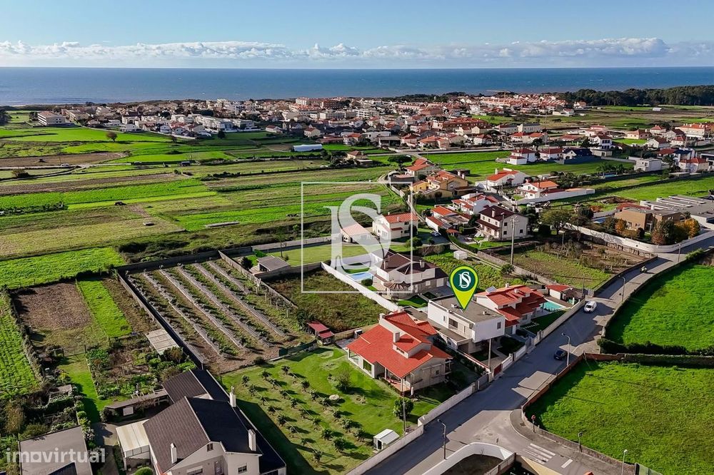 Moradia T4 c/ Piscina, Vista Mar e Excelente Exposição Solar – Marinha