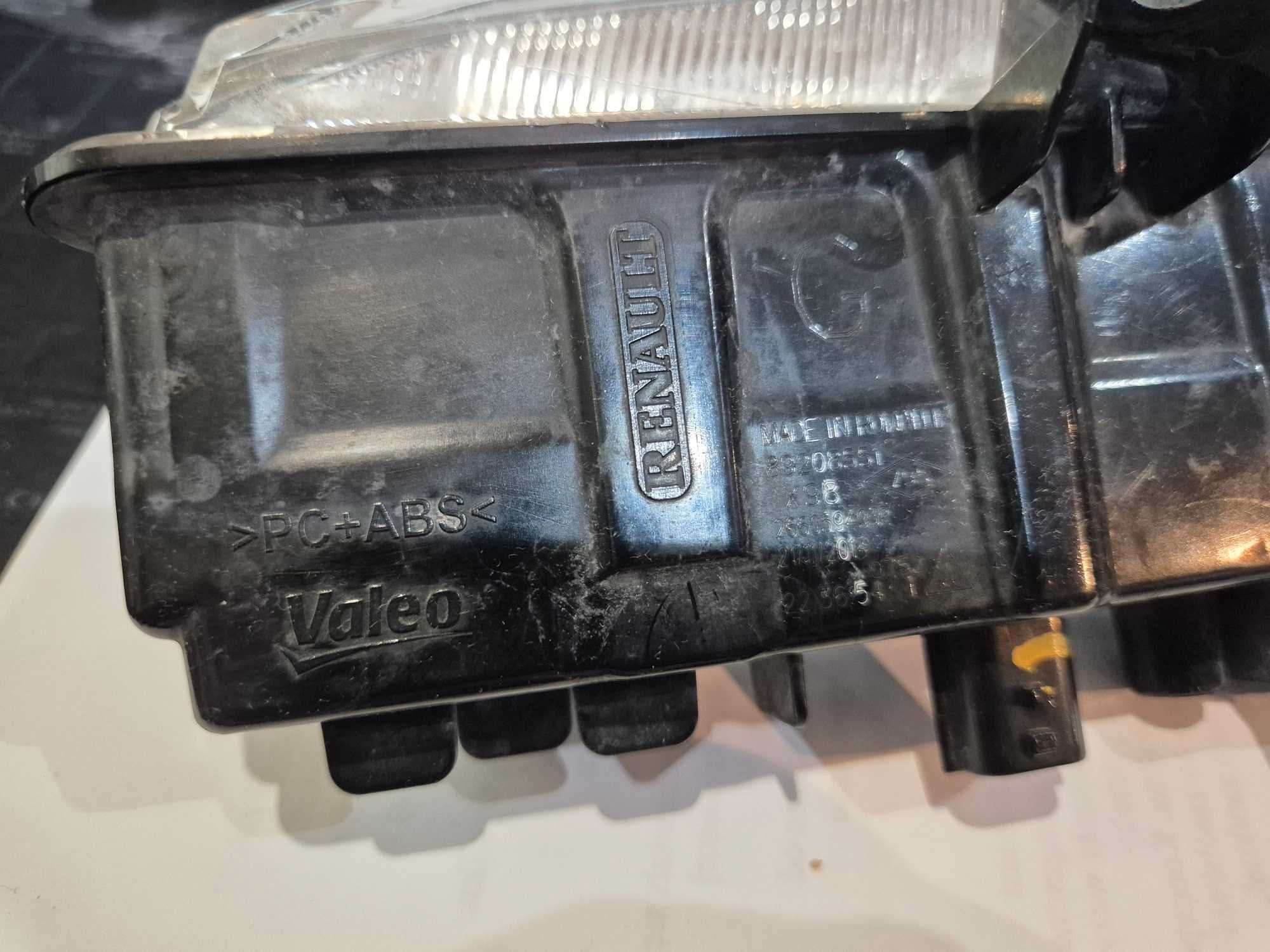 DRL Lampa LED Captur prawa / Clio 4 lewa Valeo Renault jazdy dziennej