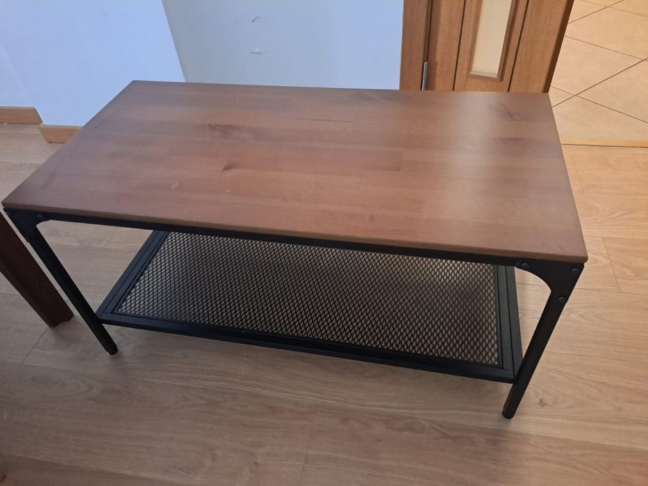 Mesa de centro Fjallbo em excelente condição