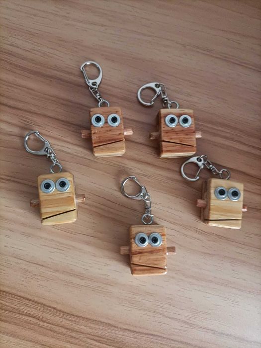 Porta-chaves Robôs de madeira, feitos à mão