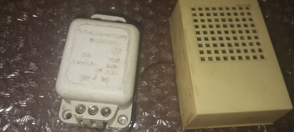 Unitra. dzwonek, gong, słowik do drzwi