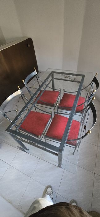Mesa de refeição e 4 cadeiras + mesa de centro em ferro e vidro