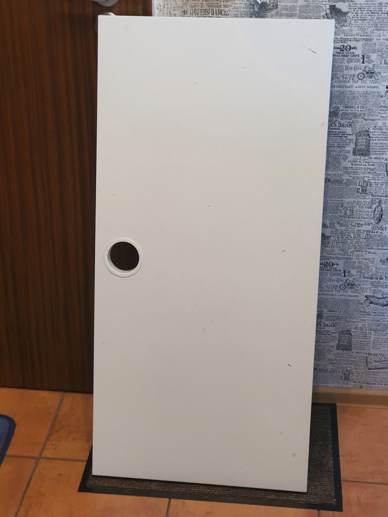 blat biały ikea 105 x 50 z przepustem na kable