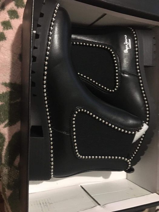 Botas preta semi novas