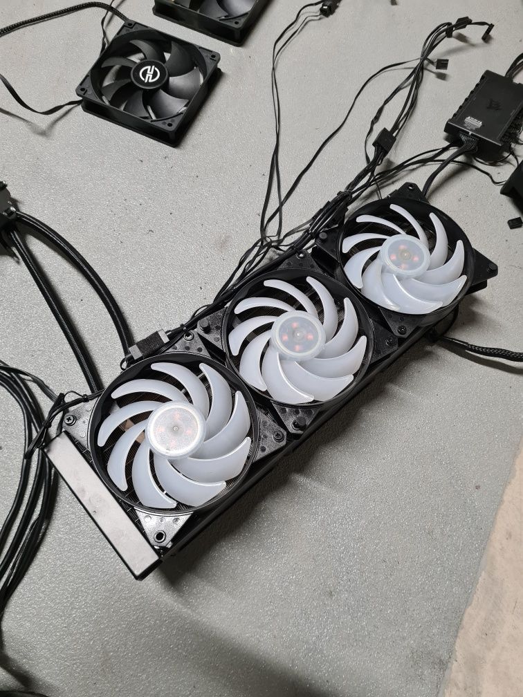 Układ chłodzenia procesora iCUE H150i ELITE LCD XT Display Liquid CPU