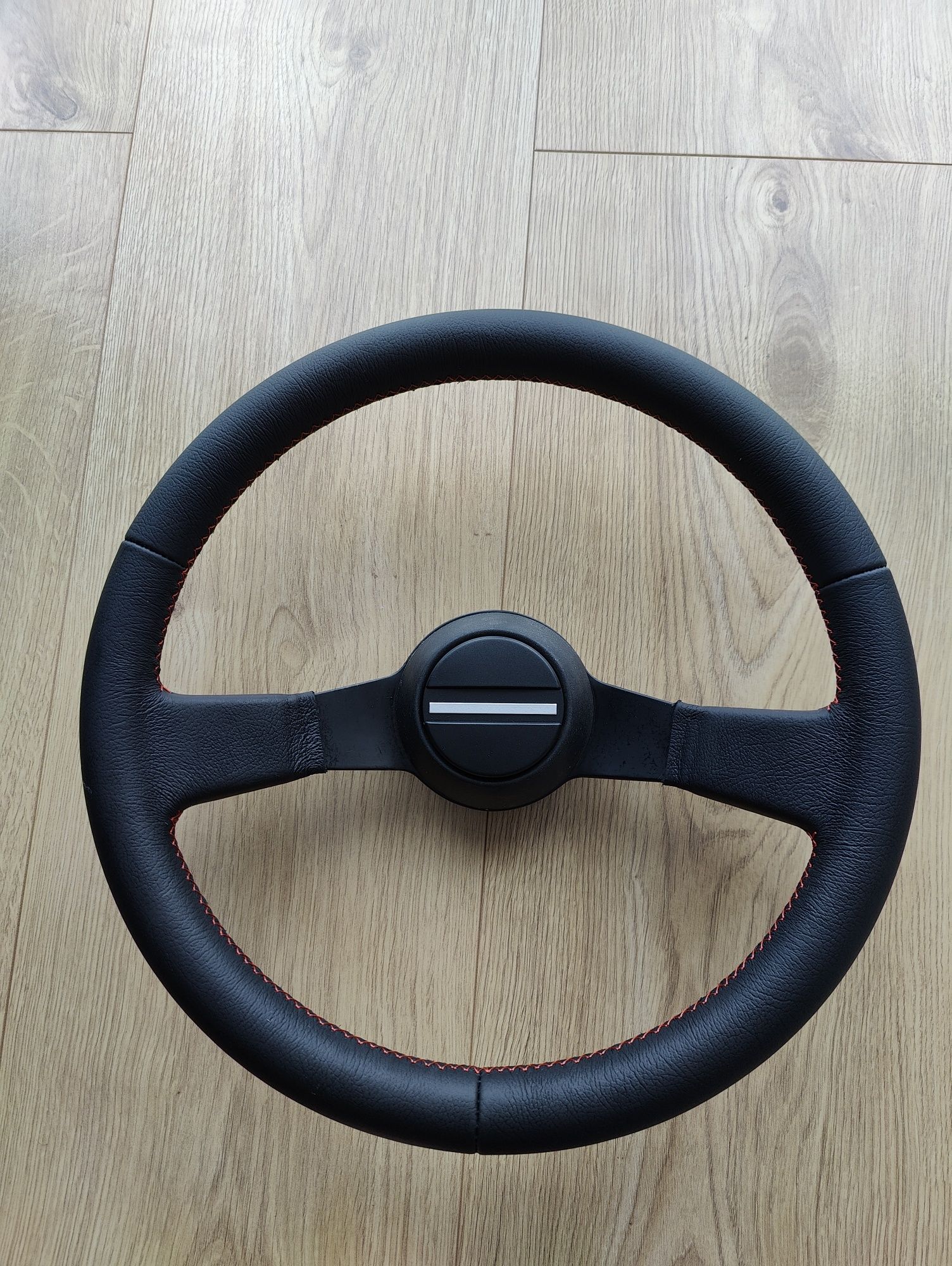 Kierownica fiat 126p po renowacji skórzana czerwona nić Jak Nowa !
