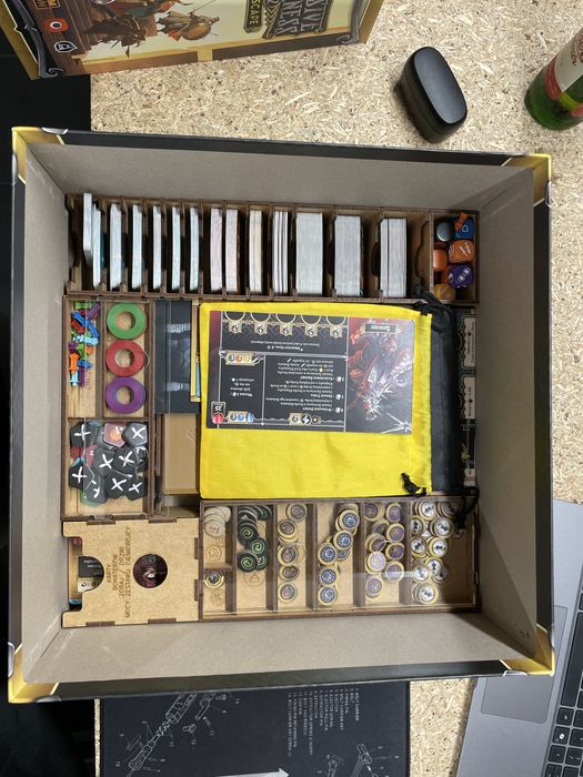 "Massive Darkness 2: Hellscape " + insert