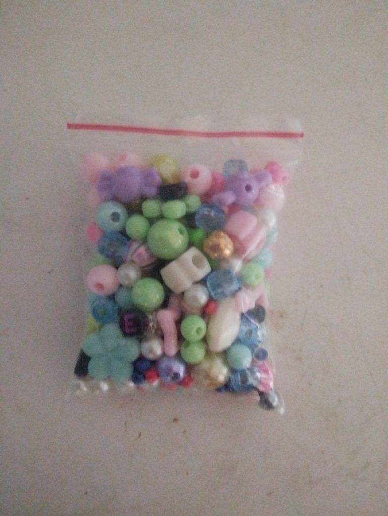 szprzedaje BOX z koralików