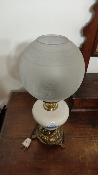 Candeeiro antigo em bom estado