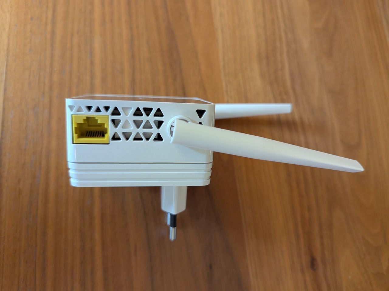 Netgear EX6120 wifi extender