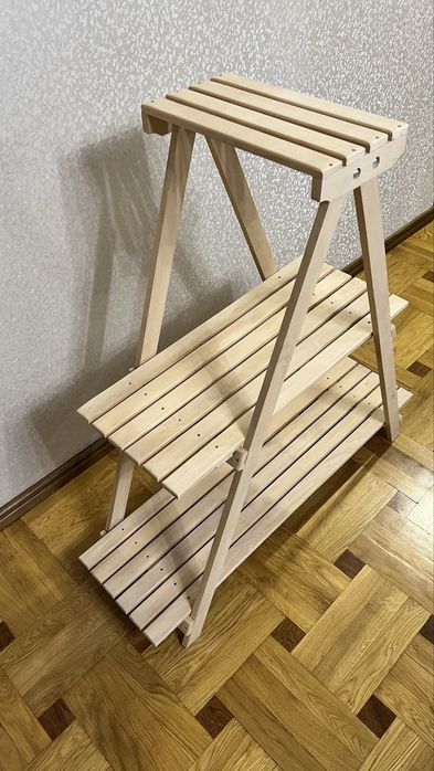 Полиця для речей та квітів