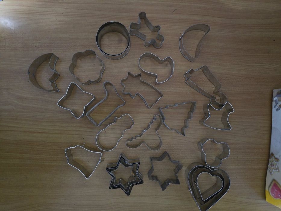 24 formas para bolachas de natal e 12 formas para queques