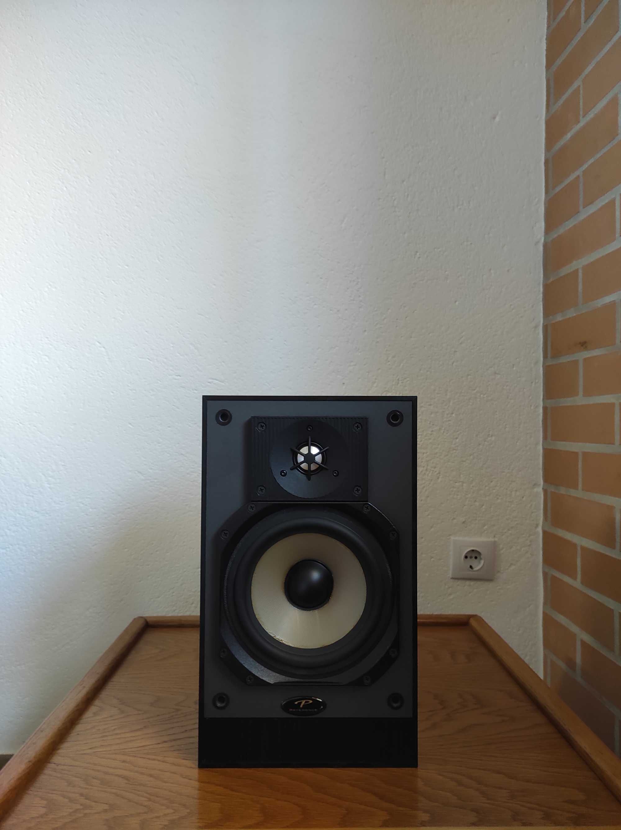 Colunas Paradigm Studio/20