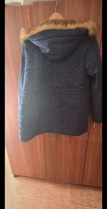 Casaco cor azul com pêlo