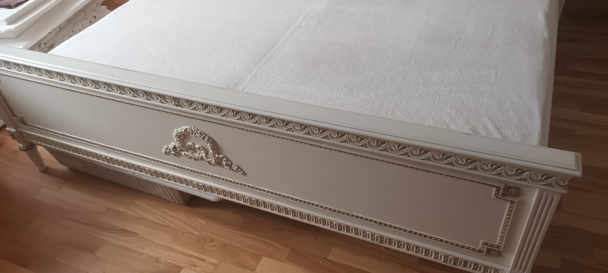 Łóżko 180 x 200 z pikowanym wezglowiem