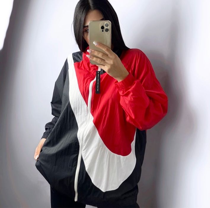 Вітровка nike swoosh oversize оверсайз куртка вітрівка біг свуш чорна