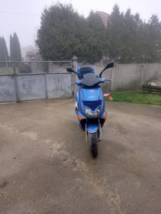 Скутер aprilia leonardo