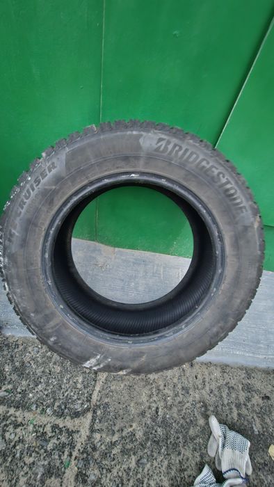 Зимові шини Bridgestone Ice Cruiser 7000 (215/60R16 95T)
