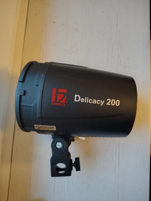 Lampa błyskowa studyjna Delicacy 200